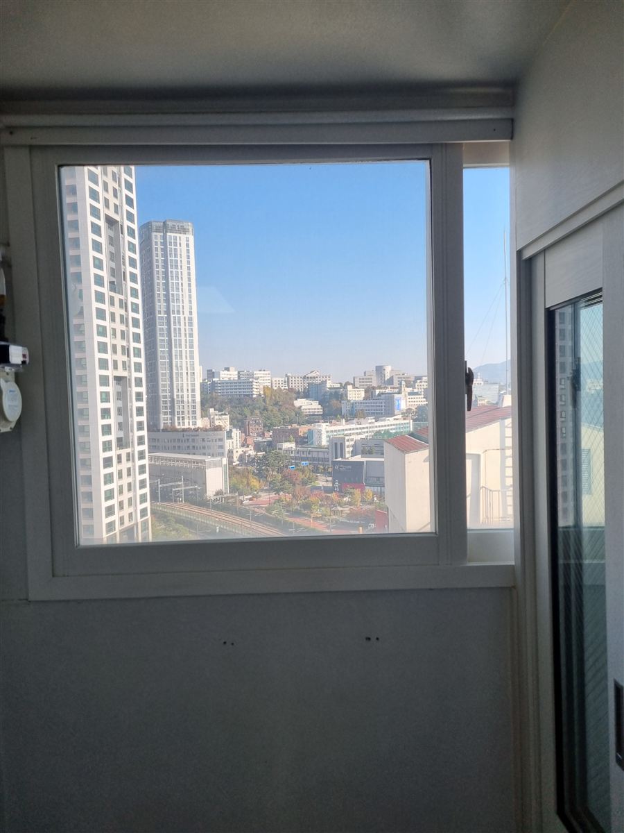 아파트 거실 창 미세망 시공 후